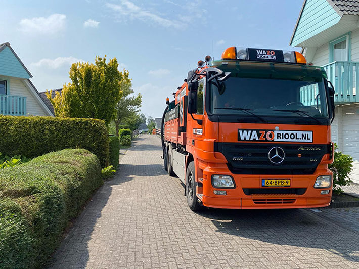 vrachtwagen bij pompgemaal