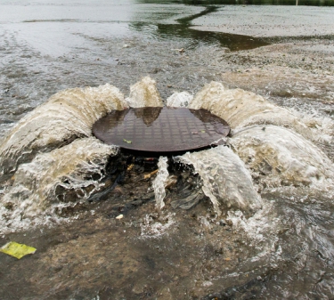 Verstoppingen afvoer door overbelaste riolen